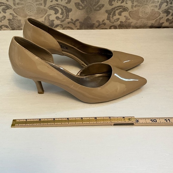 Moda Spana Cream/Tan Pointy Toe Heels Patient leather Size 8 - Picture 3 of 10